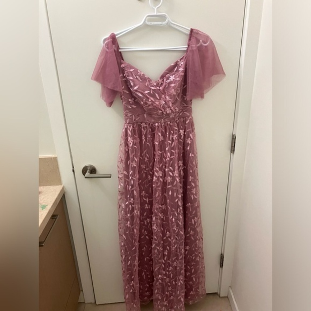 Embroidery A line prom dress pink tulle NWOT Size 4